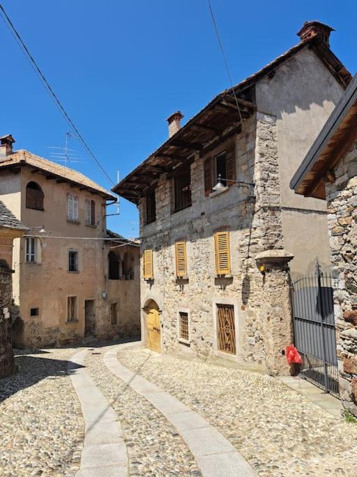 Appartamento Storico Con Giardino Soleggiato - B&B Via Rinaldi Arto Centonara Esterno foto